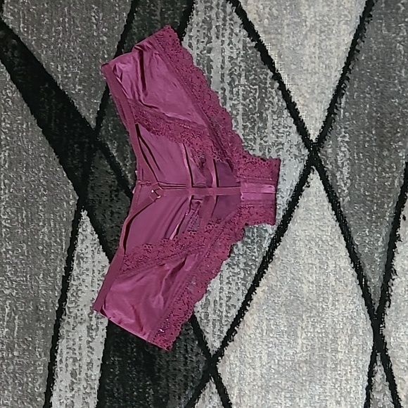 VICTORIA SECRET MAROON STRAPPY CUT-OUT LACE-TRIM LOW-RISE CHEEKY PANTY - Picture 1 of 9